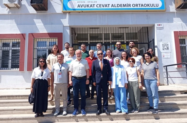 Efeler İlçe Milli Eğitim Müdürü Çomruk: "Hedefimiz değerlerine sahip çıkan nesiller yetiştirmek"