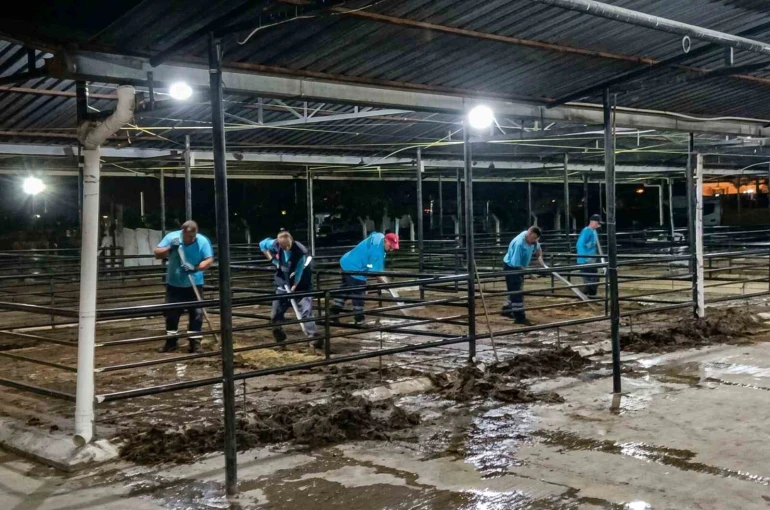 Efeler’de bayram sonrası kapsamlı temizlik seferberliği