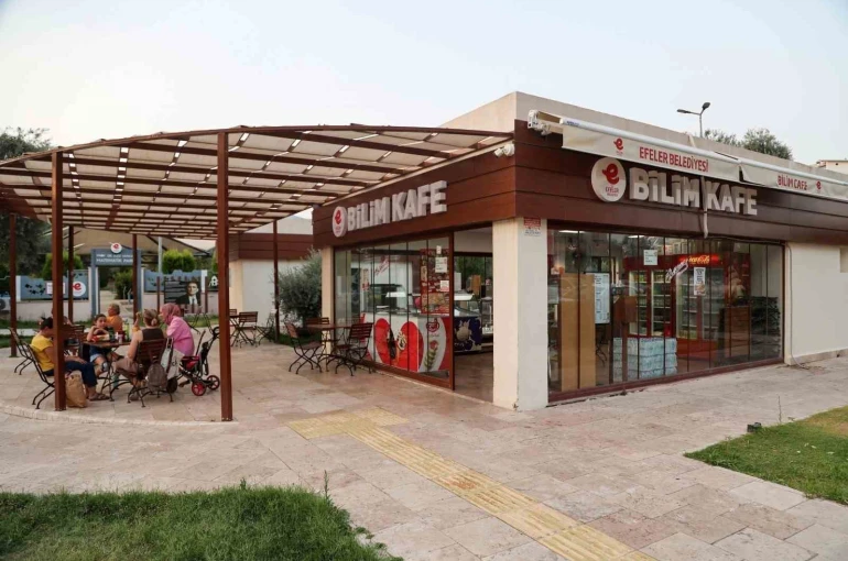 Efeler’de Bilim Kafe yaz akşamlarında da ziyaretçilerini ağırlayacak