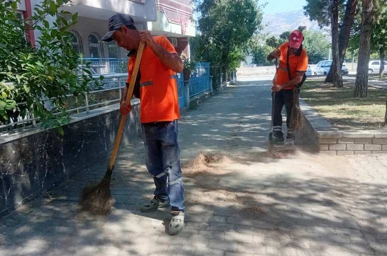 Efeler’de kapsamlı temizlik mesaisi