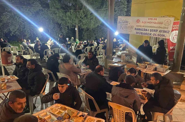 Efeler’de ’Mahallece İftardayız’ programı vatandaşları buluşturdu