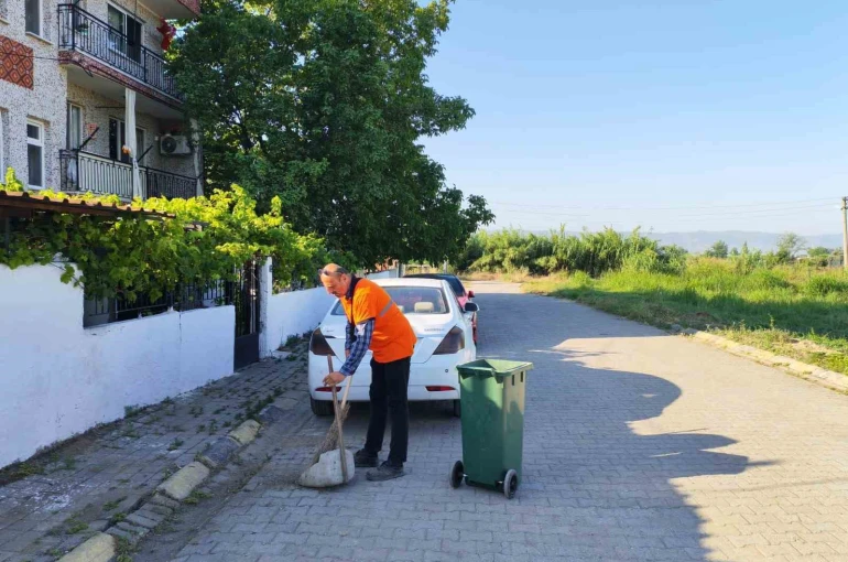Efeler’de temizlik çalışmaları sürüyor