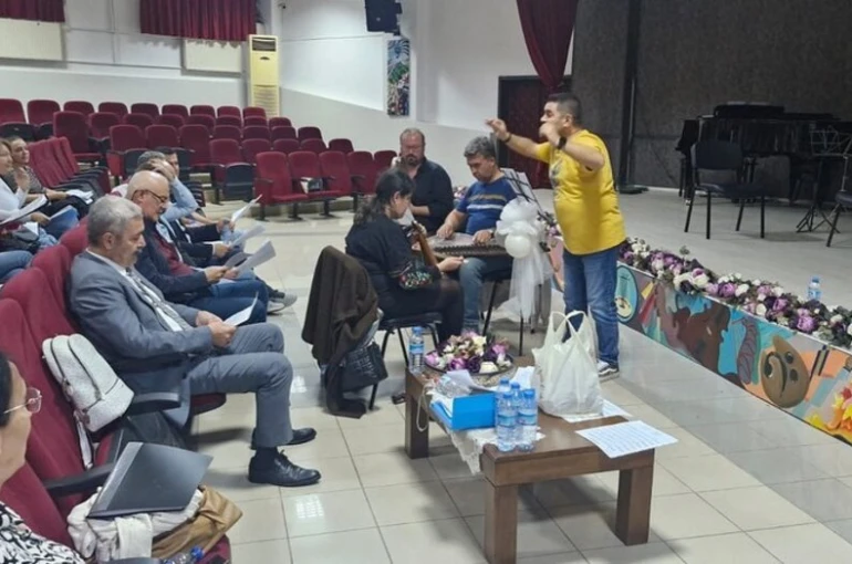 Efeler’de Türk Sanat Müziği Korosu yeni döneme başladı