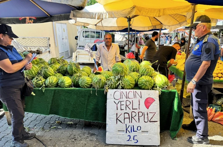 Efeler’deki pazarlarda etiket ve fiyat denetimi yapıldı