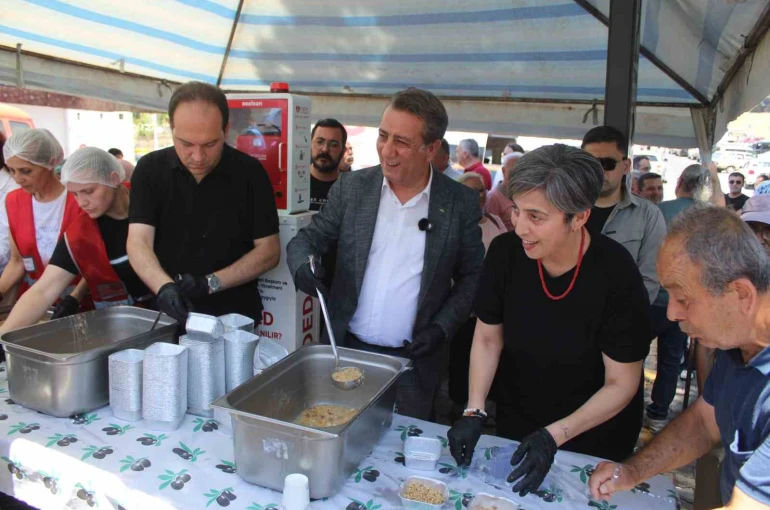 Efeler’den 3 bin kişilik aşure hayrı