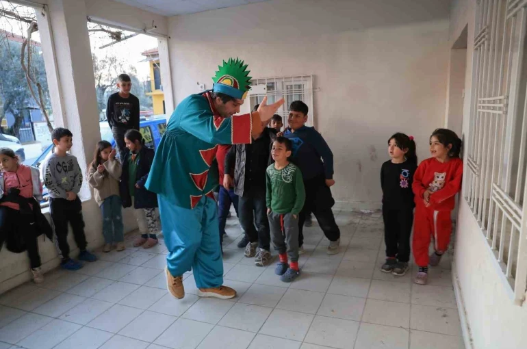 Efeler’in iftar programlarında çocuklar unutulmadı