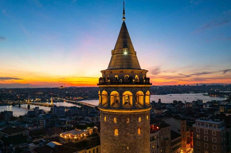 Efes, Side ve Galata Kulesi’nde gece ziyaretleri 2 Kasım’a kadar uzatıldı