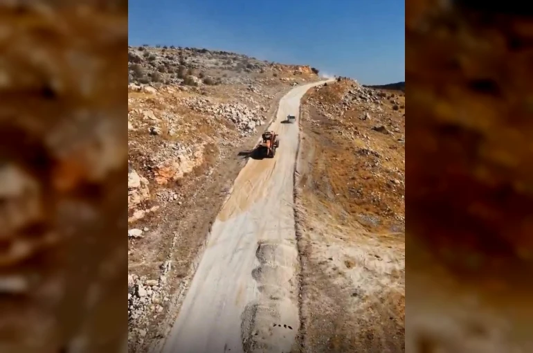 Eğil Belediyesi yol çalışmaları ile vatandaşa konforlu seyahat sağlıyor