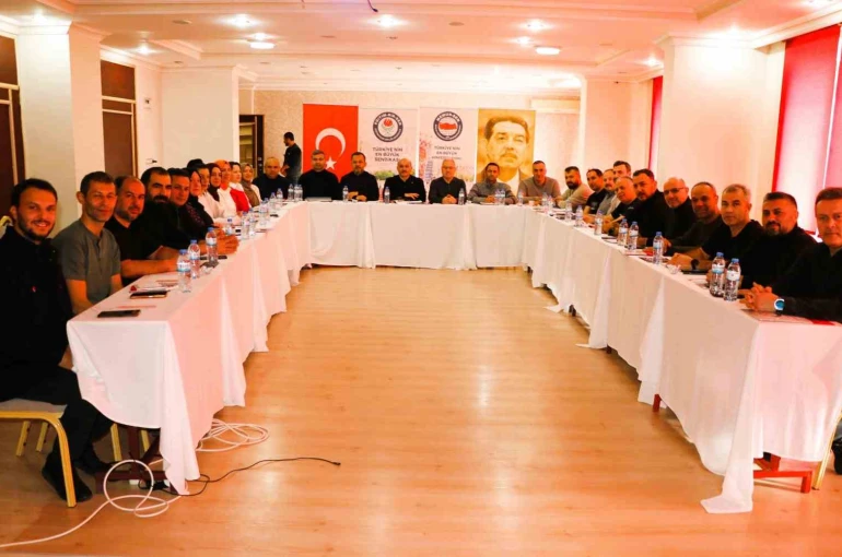 Eğitim-Bir-Sen ilçe başkanları ve kadınlar komisyonu istişare toplantısında buluştu