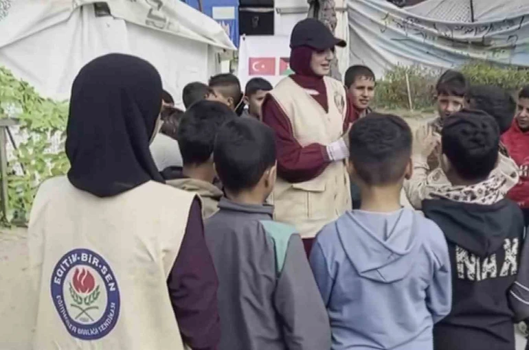 Eğitim-Bir-Sen, kurduğu "Akif İnan Eğitim Çadırı" ile Gazze’ye desteğini destek oluyor
