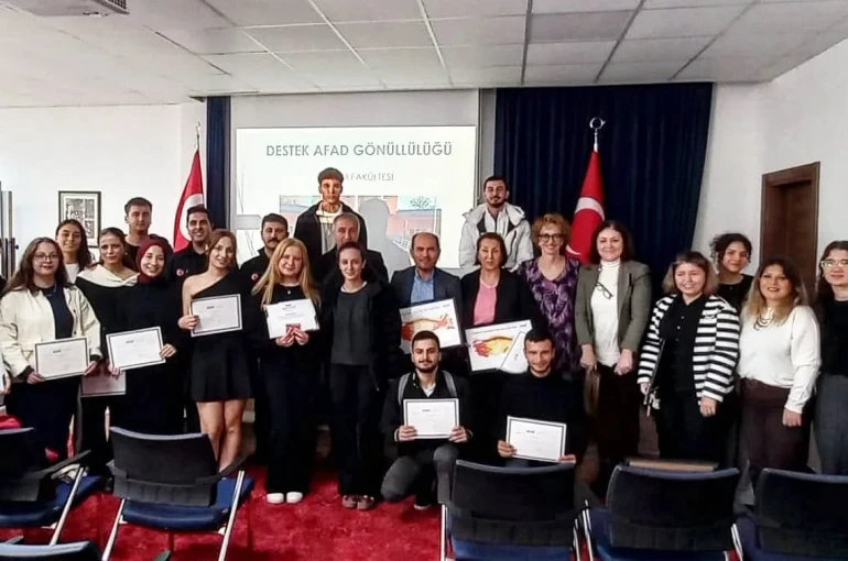 Eğitimleri tamamladılar, AFAD gönüllüsü oldular