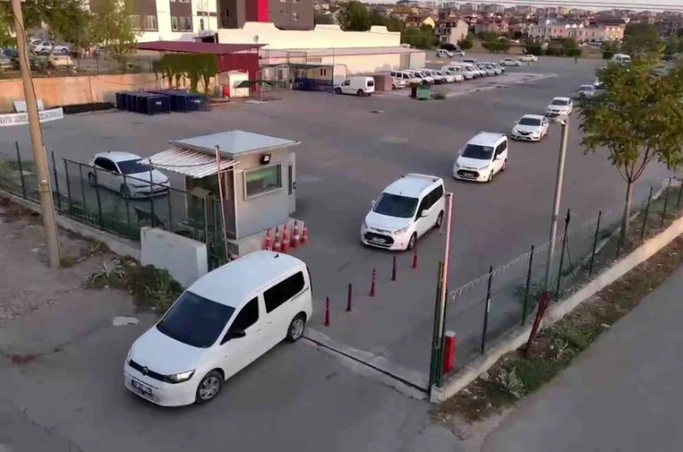 Ehliyetlerine el konulan sürücüler için sahte alkol testi düzenleyen şebekenin 42 üyesi yakalandı