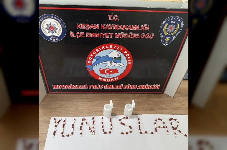 Ehliyetsiz plakasız motosiklet kullanırken üzerinde uyuşturucu çıktı