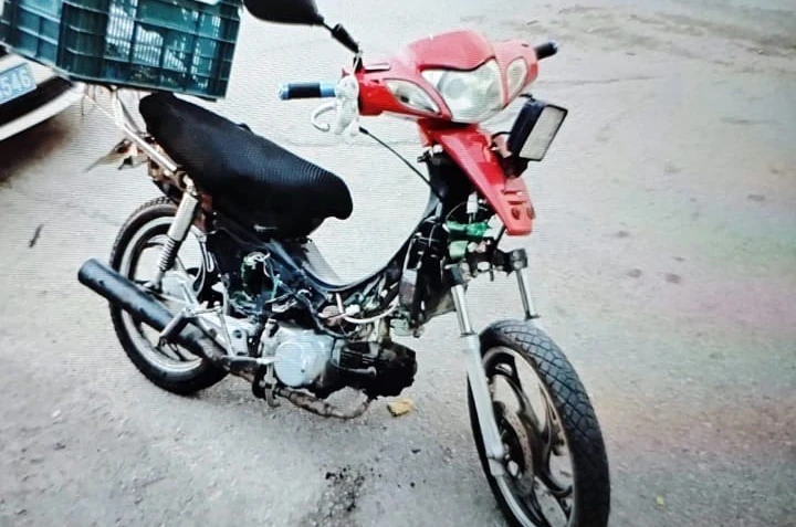 Ehliyetsiz, plakasız ve şase numarası kazınmış motosikleti kullanan sürücüye 88 bin 500 liralık ceza