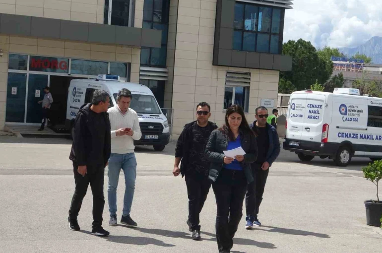 Ekmek almak için markete giden yaşlı adam çöp kamyonunun altında hayatını kaybetti