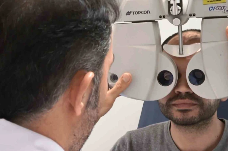 Ekran bağımlılığı alarm veriyor: 2050’de her 2 kişiden biri miyop olabilir