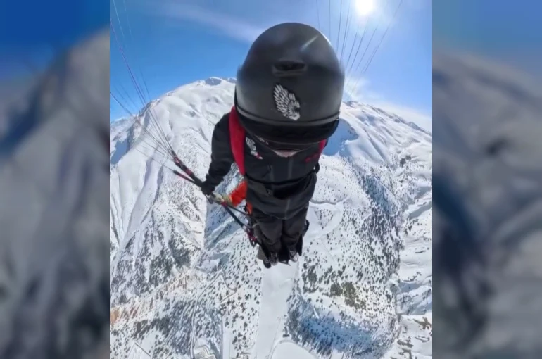 Ekstrem sporcu Koçak, Erzincan’da wingsuit ve paraşütle 500 metreden atladı