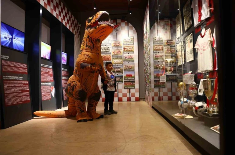 Elazığ Kent Müzesi’nde dinozor sürprizi: Ziyaretçiler gözlerine inanamadı