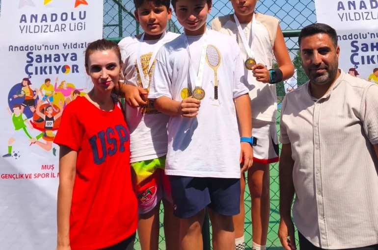 Elazığ tenis takımı finale yükseldi