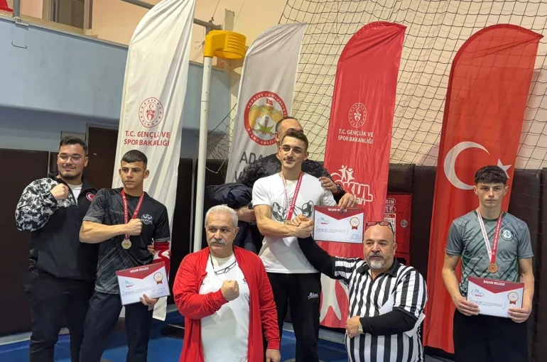 Elazığ’a bilek güreşinde 4 madalya
