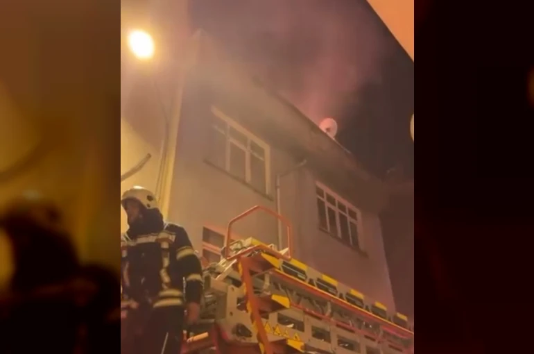 Elazığ’da 4 katlı apartmanda yangın paniği