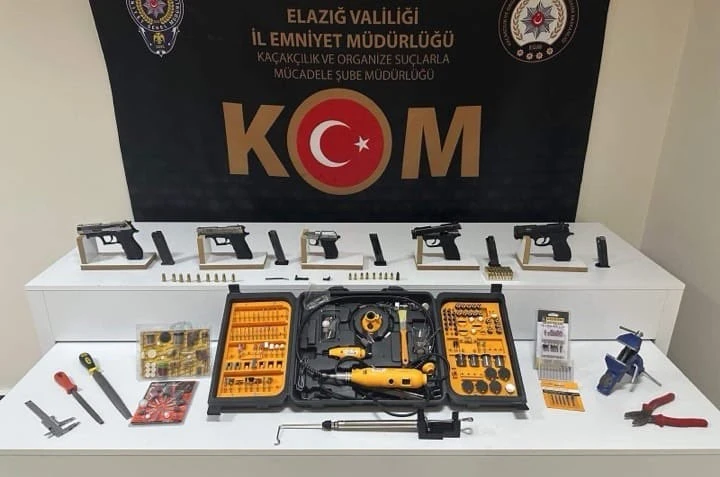 Elazığ’da 5 adet ruhsatsız tabanca ele geçirildi: 1 tutuklama