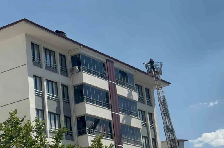 Elazığ’da 7 katlı binada baca yangını