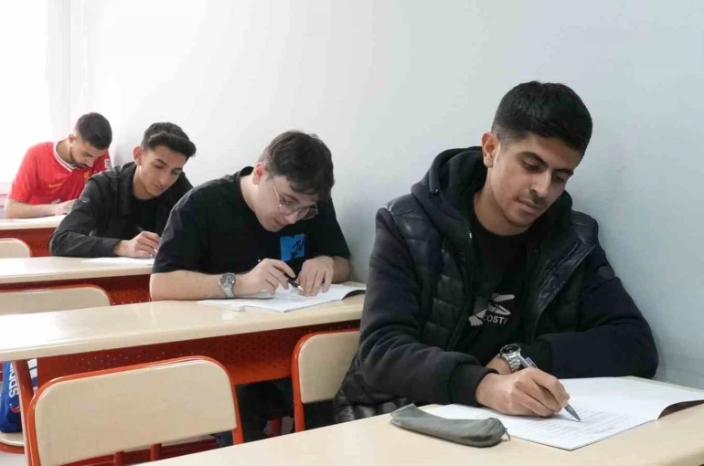 Elazığ’da 9 bin öğrenci sınavda ter döktü