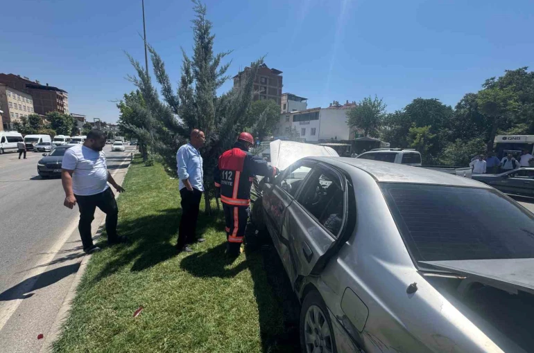 Elazığ’da beton mikseriyle otomobil çarpıştı: 3 yaralı