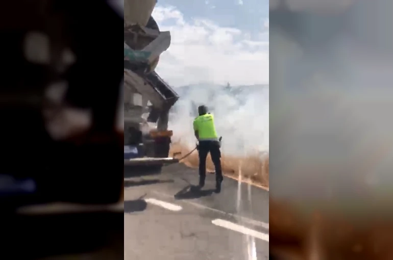 Elazığ’da çıkan arazi yangınına polis ekipleri müdahale etti