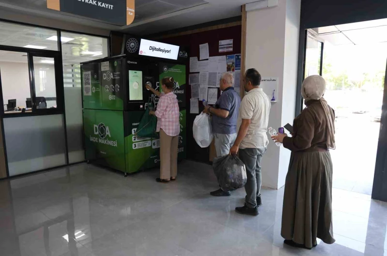 Elazığ’da depozito iade cihazları vatandaşlardan yoğun ilgi görüyor