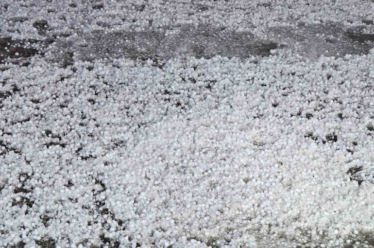 Elazığ’da dolu etkili oldu