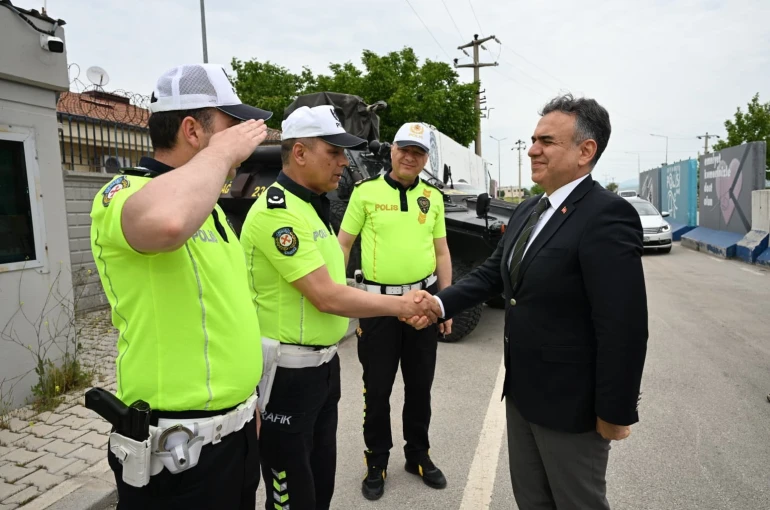 Elazığ’da Emniyet Müdürü Karan, polis memurlarıyla bir araya gelerek bayramlaştı