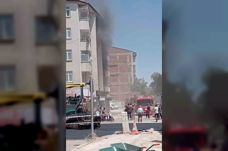 Elazığ’da ev yangını söndürüldü
