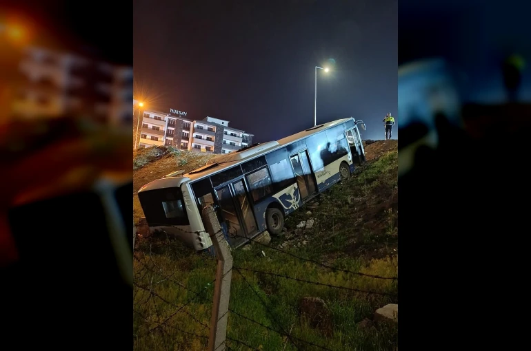 Elazığ’da halk otobüsü şarampole uçtu