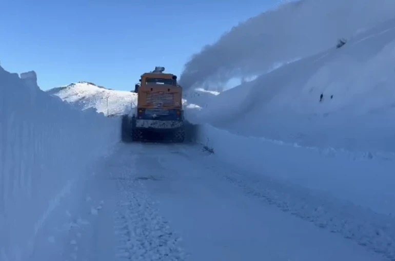 Elazığ’da kapalı 93 köy yolunda çalışmalar sürüyor