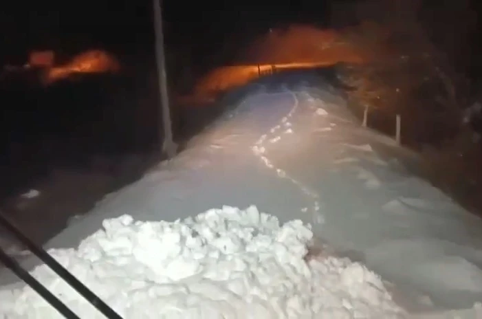 Elazığ’da kapanan 67 köy yolunu açma çalışmaları sürüyor
