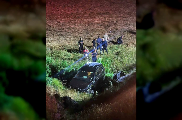 Elazığ’da kontrolden çıkan cip köprüden dereye uçtu: 3 yaralı