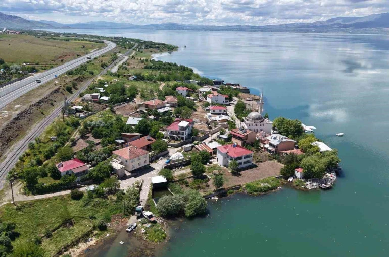 Elazığ’da kuraklık alarmı veren nokta yeniden suya gömüldü