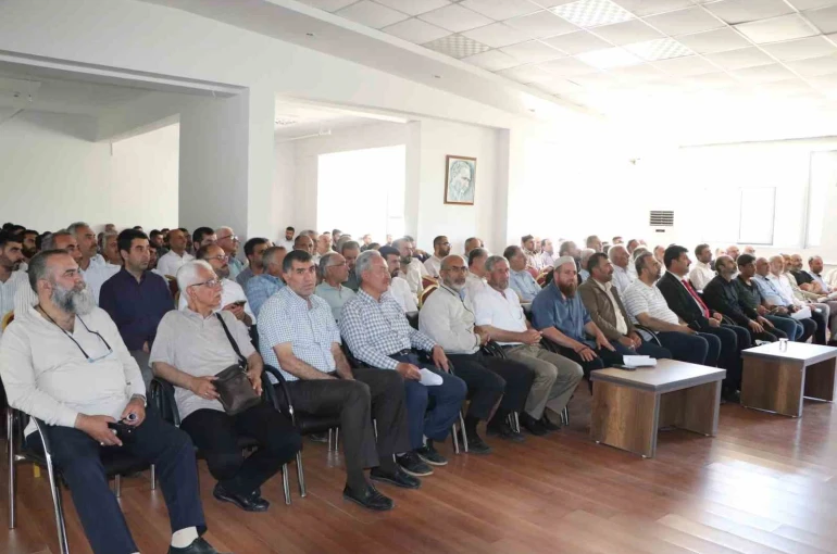 Elazığ’da Kur’an kursu öğreticileri ve din görevlilerine eğitim