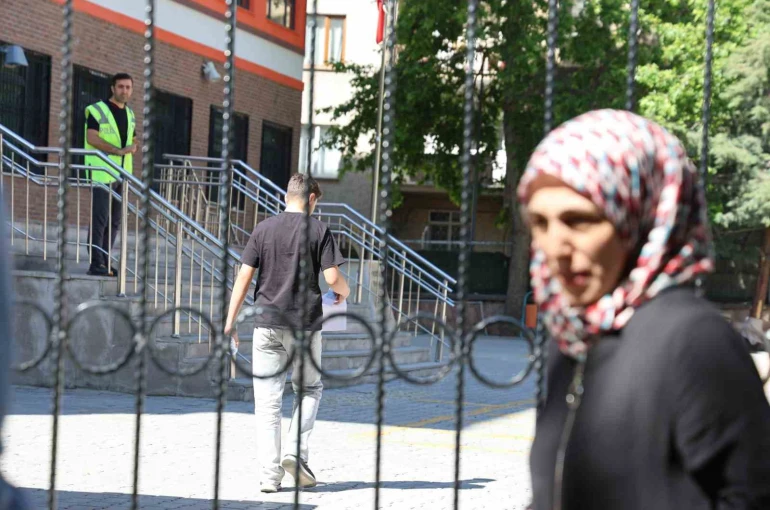 Elazığ’da LGS maratonu başladı: 7 bin 729 öğrenci geleceği için ter döküyor
