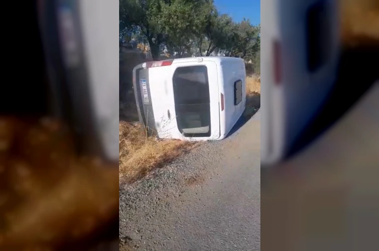 Elazığ’da öğrenci servisi devrildi, kazada yaralanan olmadı