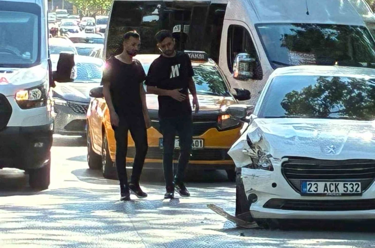 Elazığ’da otomobiller çarpıştı: 2 yaralı 