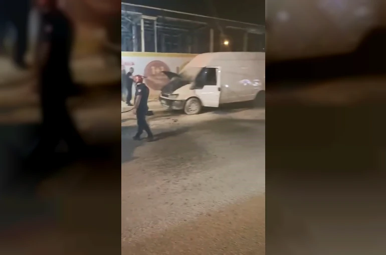 Elazığ’da seyir halindeki minibüste yangın