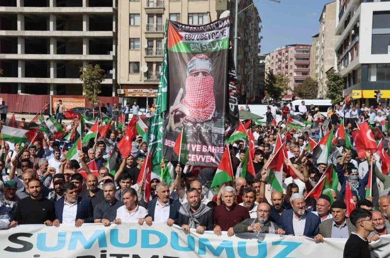 Elazığ’da ‘Sumud Filosu’ için yürüyüş yapıldı