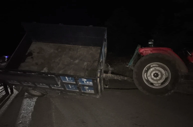 Elazığ’da traktörle otomobil çarpıştı: 3’ü ağır 10 yaralı
