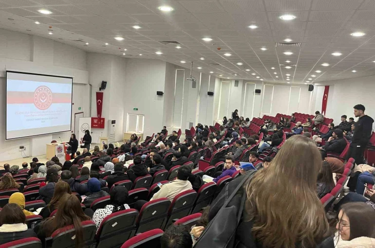 Elazığ’da üniversite öğrencilerine şiddet farkındalık semineri