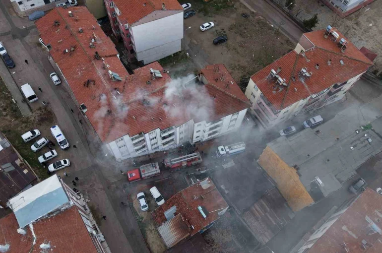 Elazığ’daki korkutan yangın kontrol altına alındı