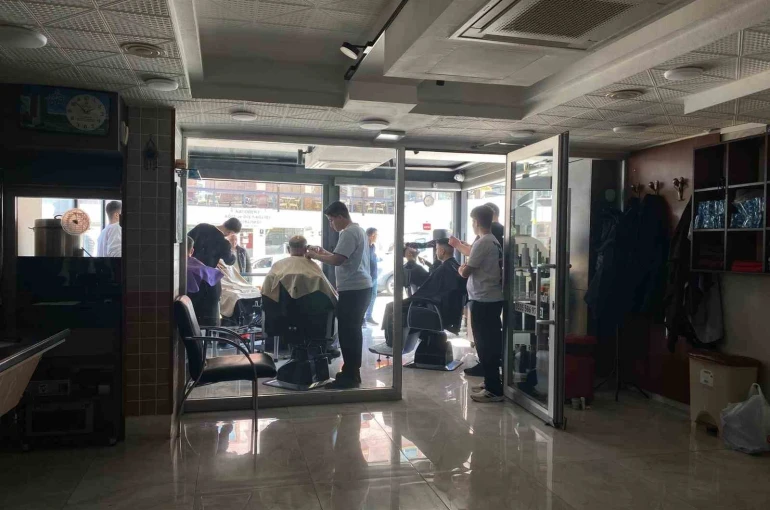 Elektrik kesintisi Mamak esnafını durduramadı