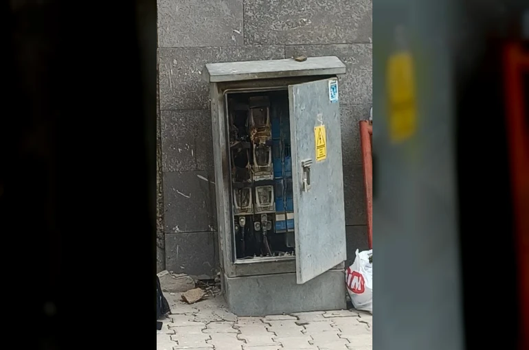 Elektrik trafosu patladı 